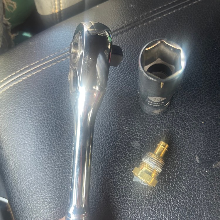 ECT sensor removal like taking out the engine coolant temperature sensor that senses voltage drop like a meter reader in machine form and the tools needed are a 1/2 drive ratchet handle and a 3/4 deep deep socket the kind that is deeper than what comes in most kits and a flat head screwdriver to flip the clip and we’re still talking about #mytruck 2020 dodge ram 1500